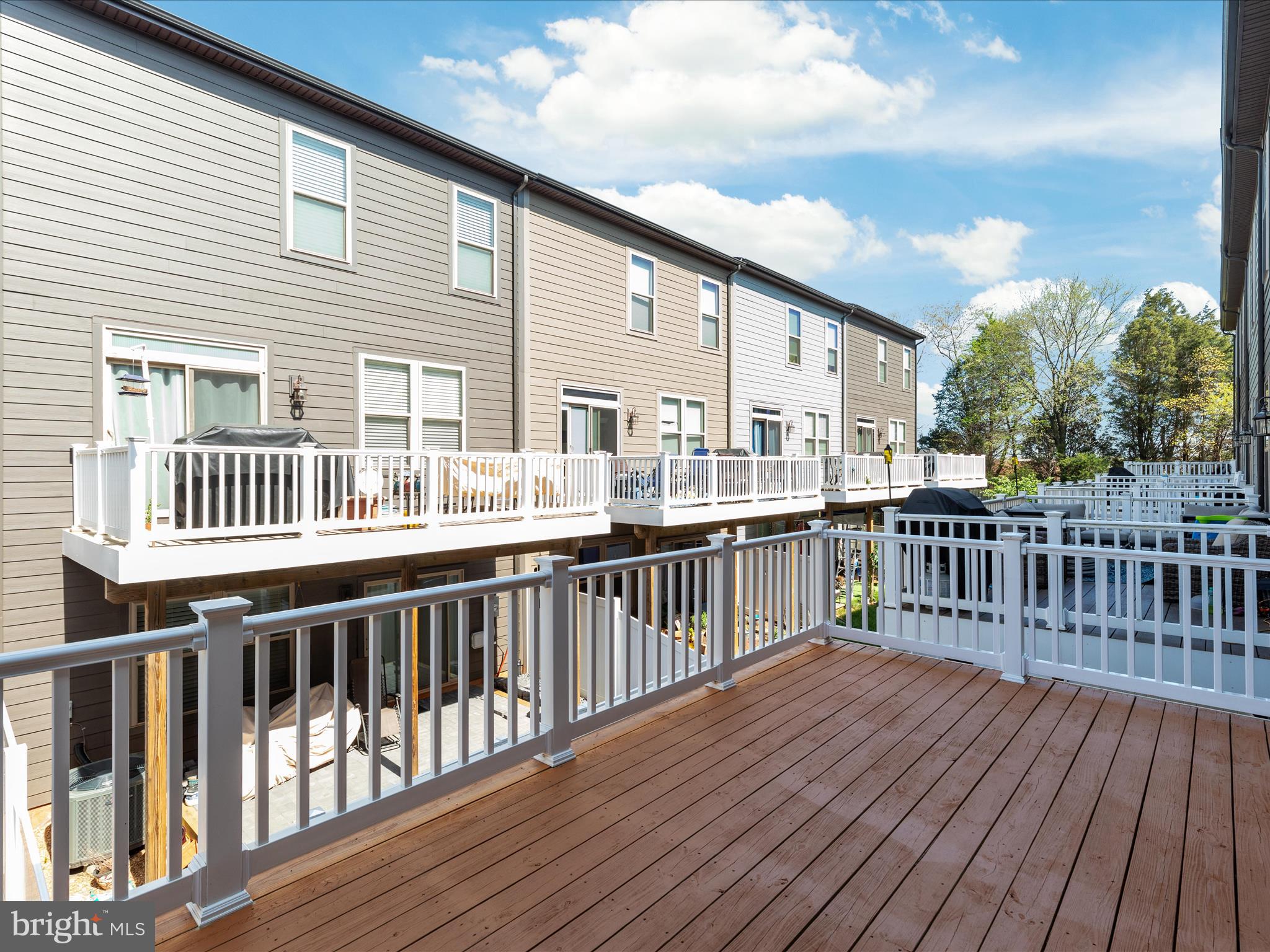 9921 Hopkins Loop