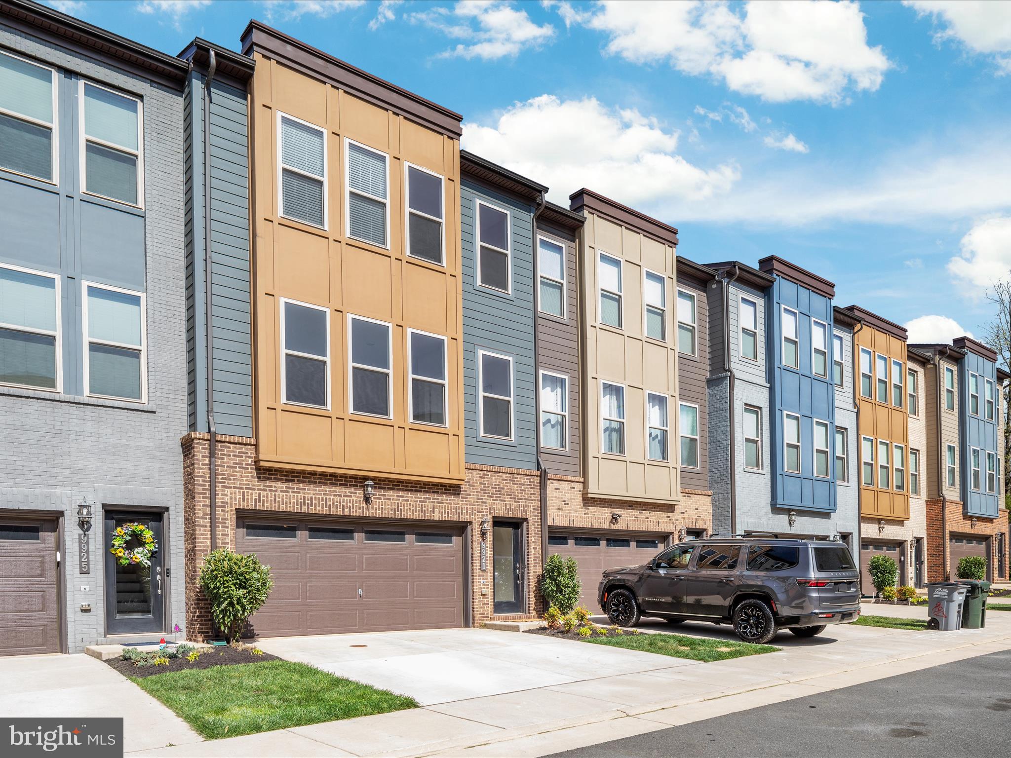 9921 Hopkins Loop