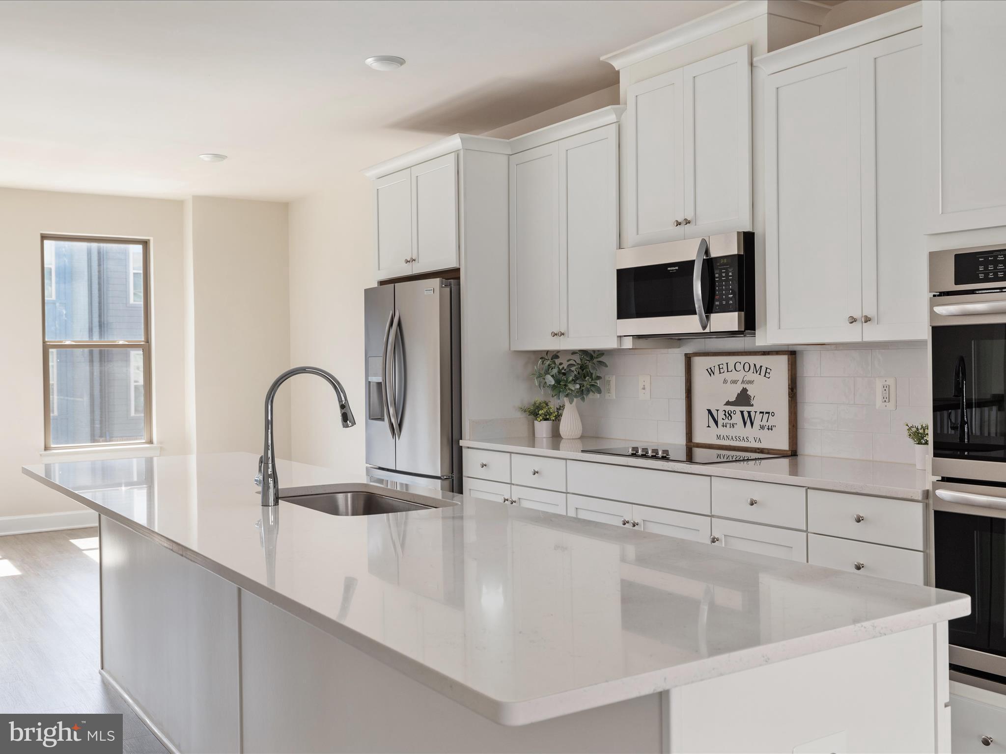 9921 Hopkins Loop
