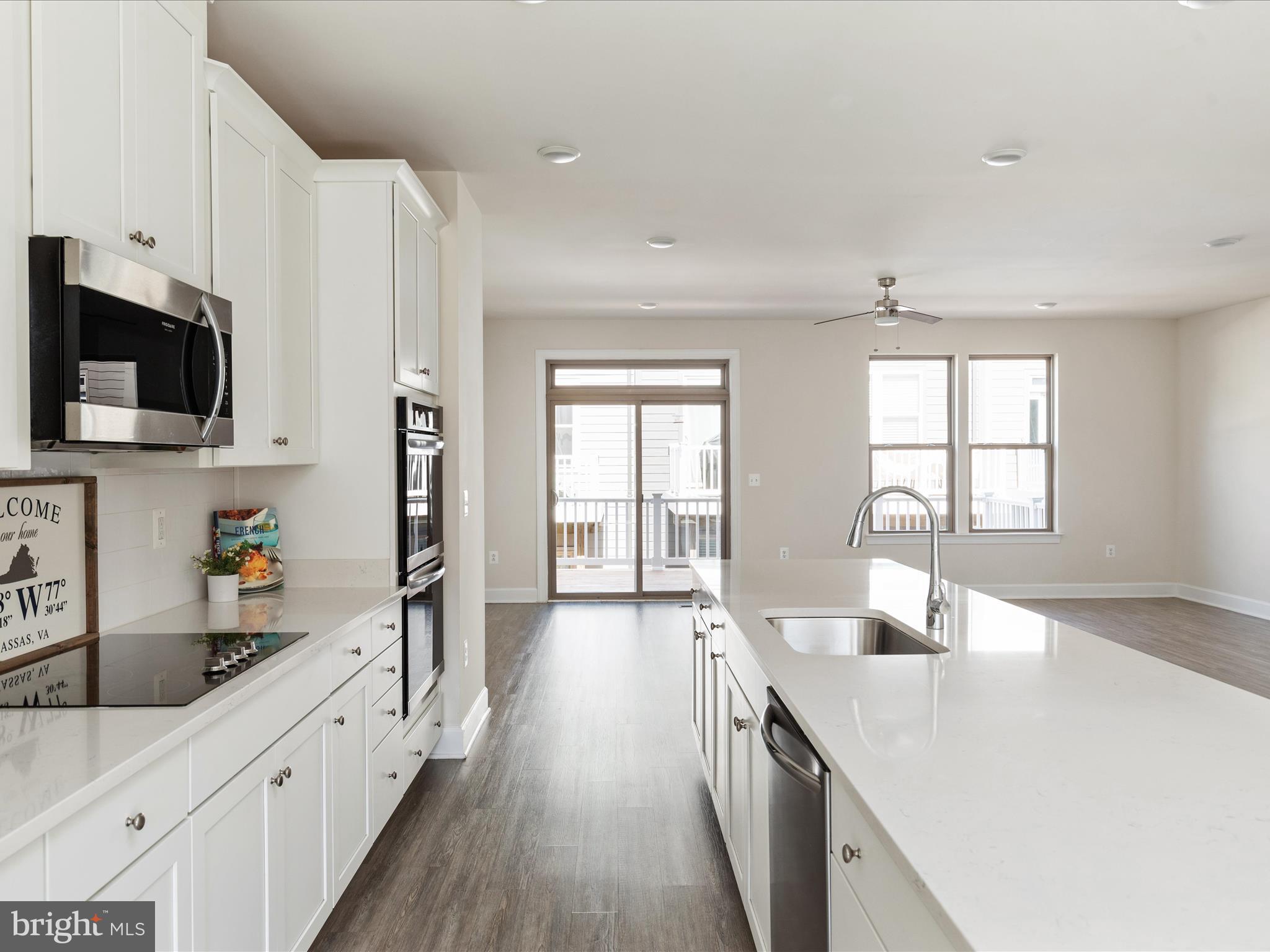 9921 Hopkins Loop