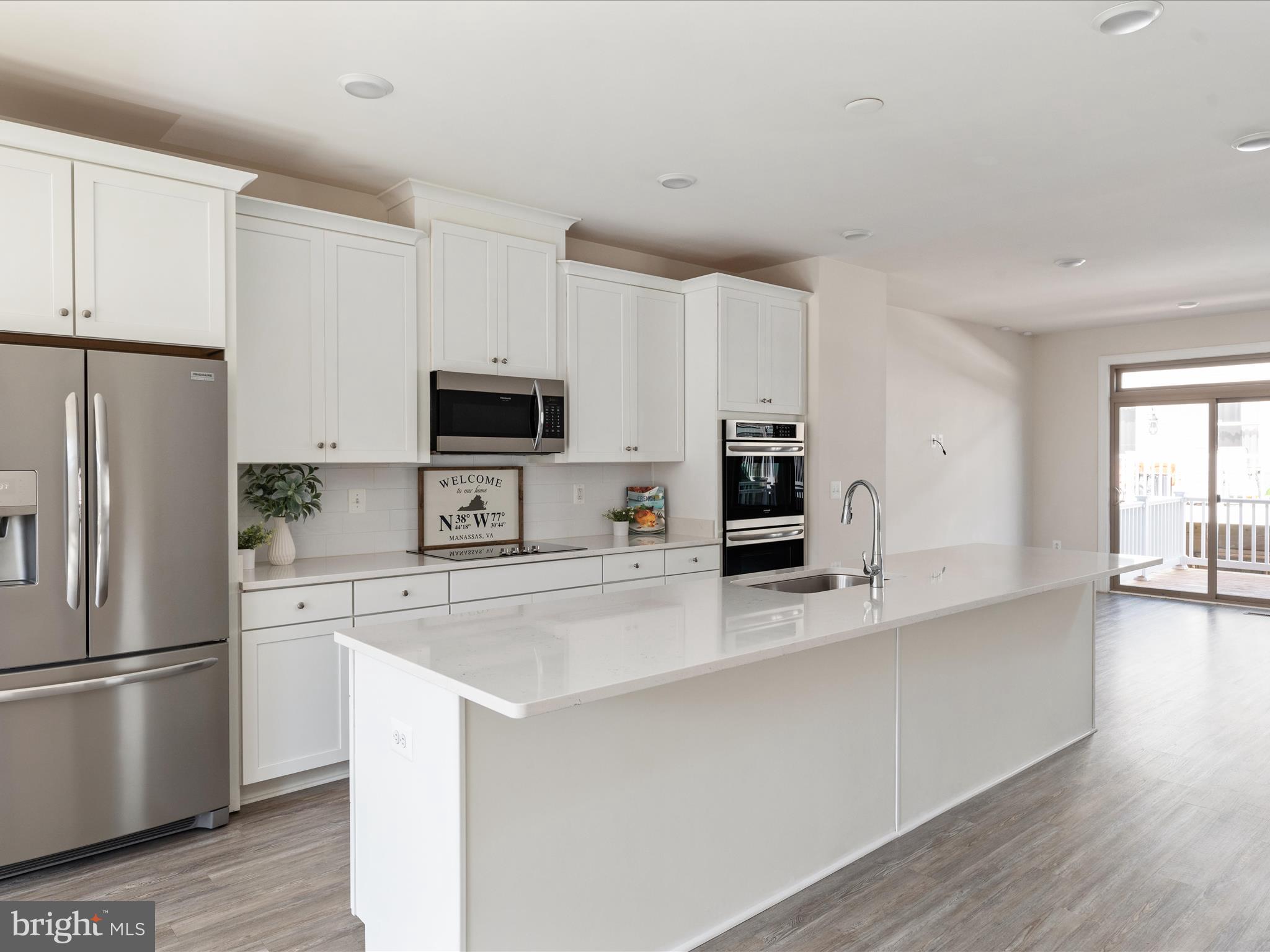 9921 Hopkins Loop