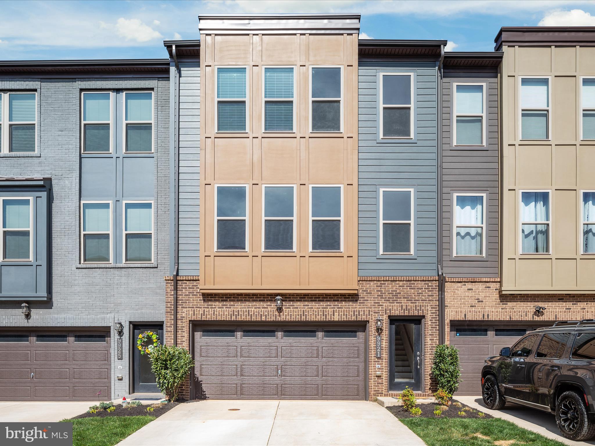 9921 Hopkins Loop