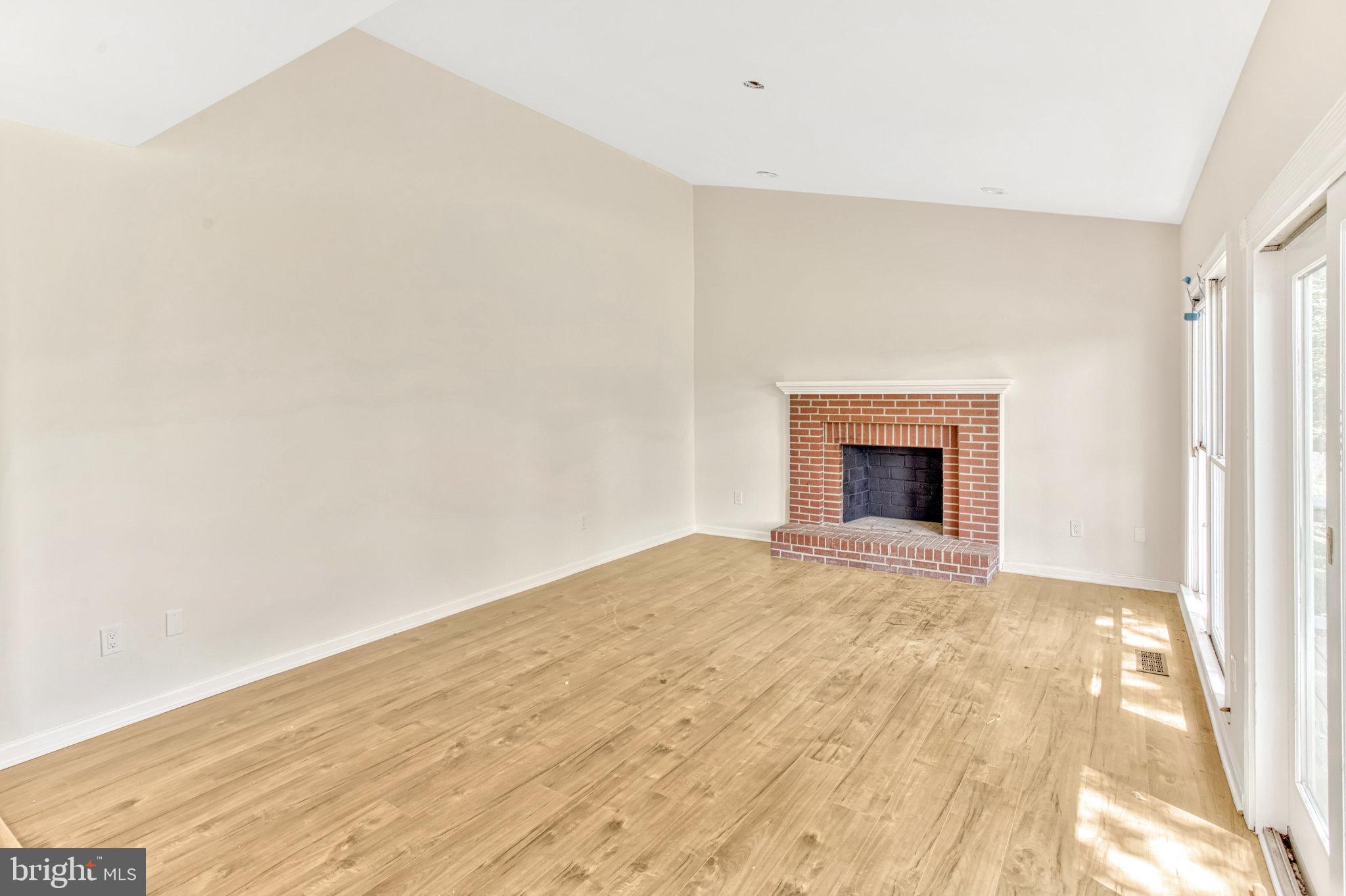 10091 Greenleaf Dr