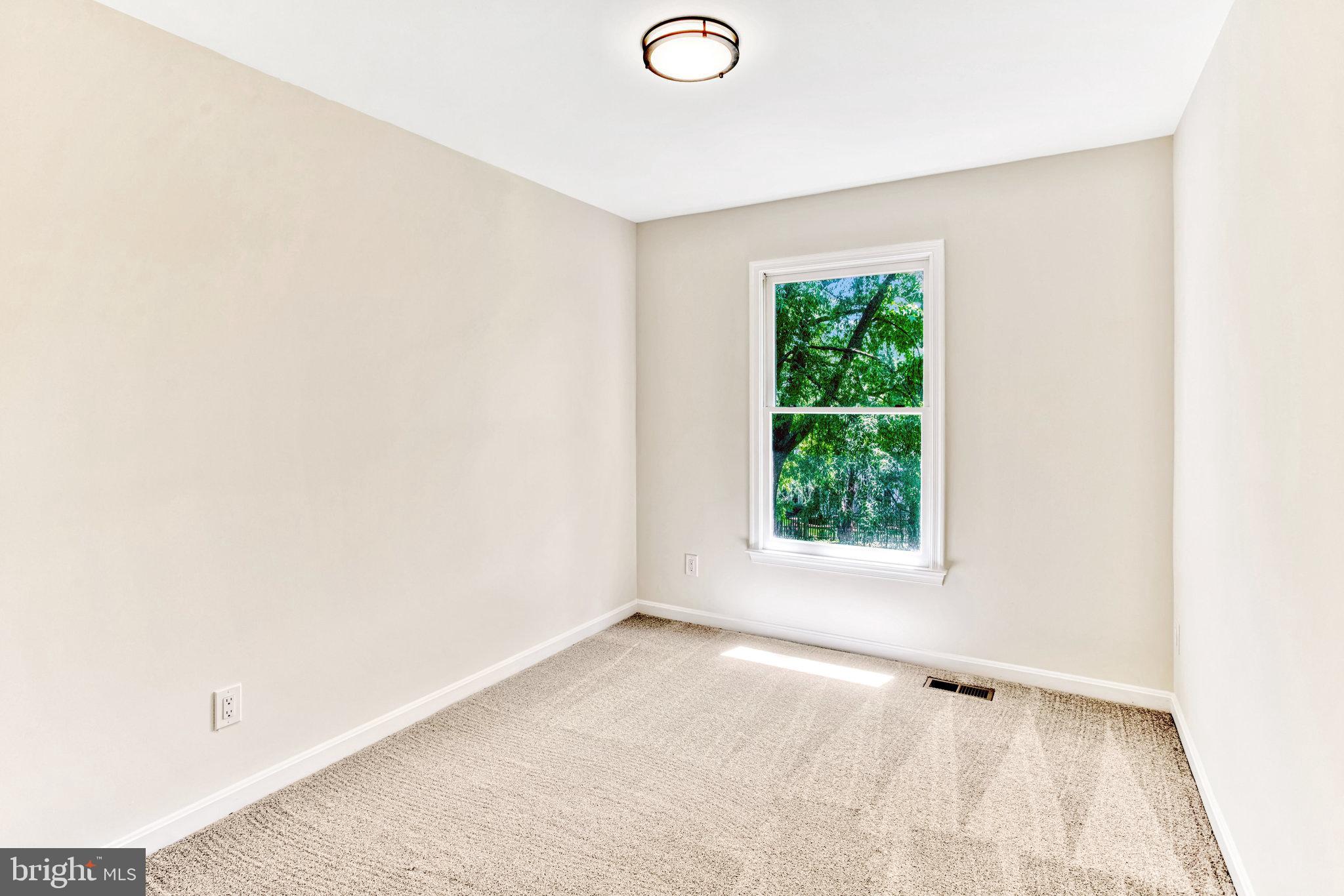 10091 Greenleaf Dr