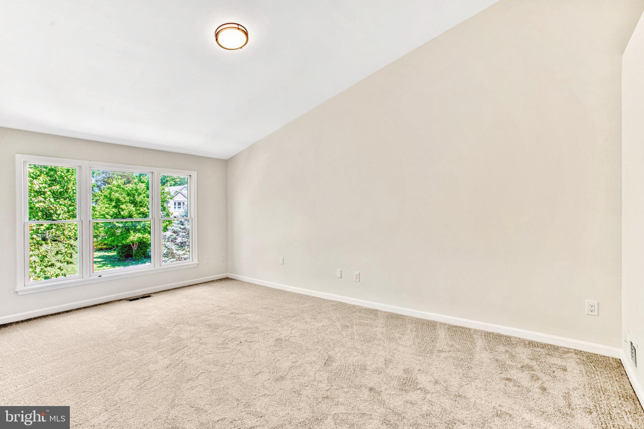 10091 Greenleaf Dr