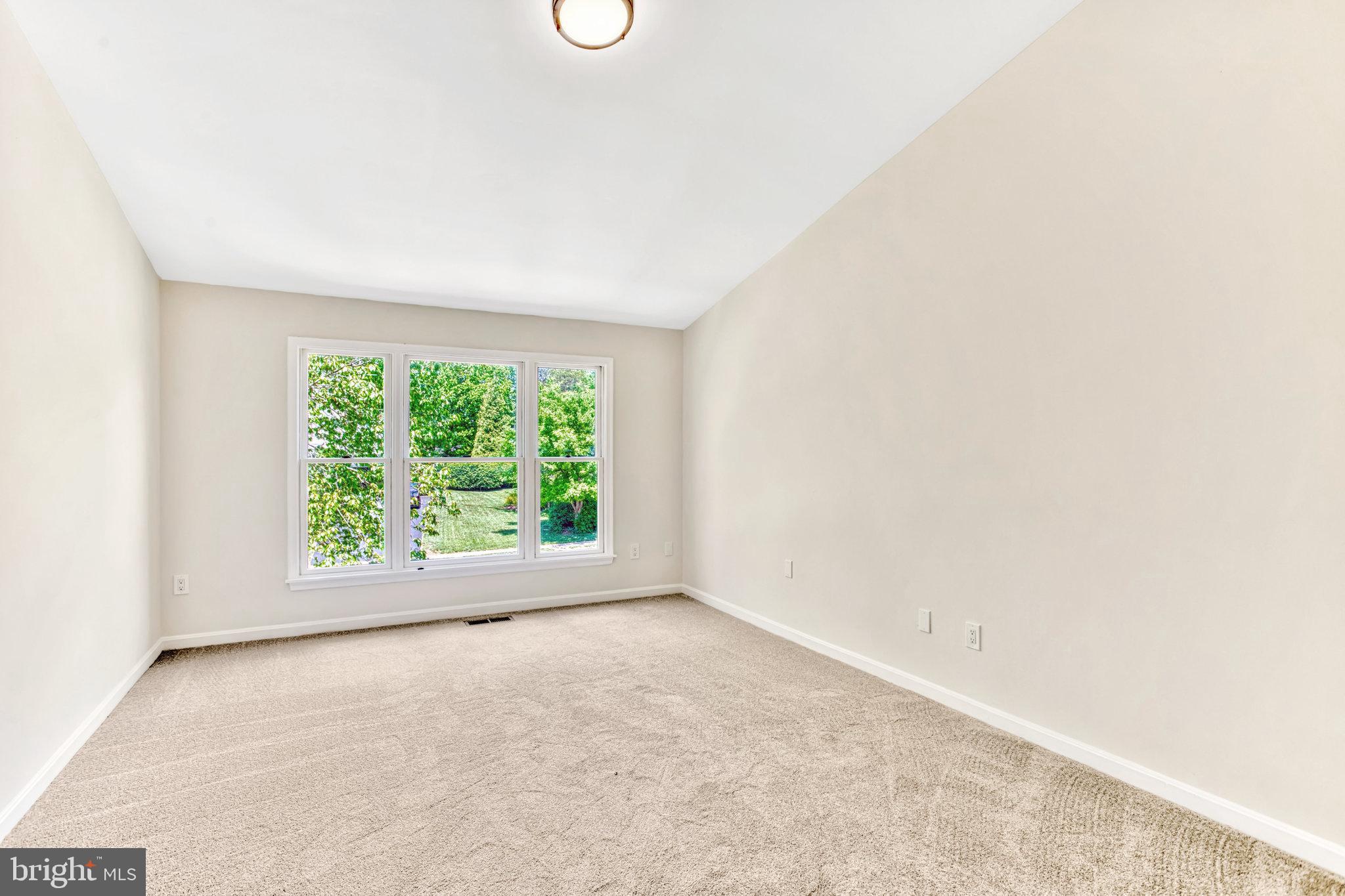 10091 Greenleaf Dr
