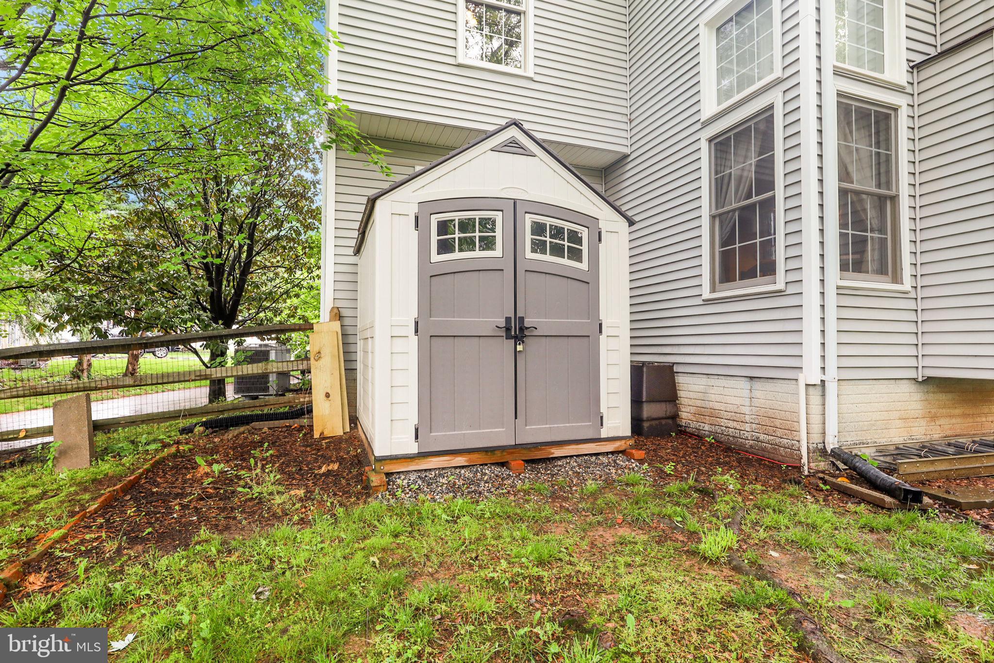 10202 Daylily Ct