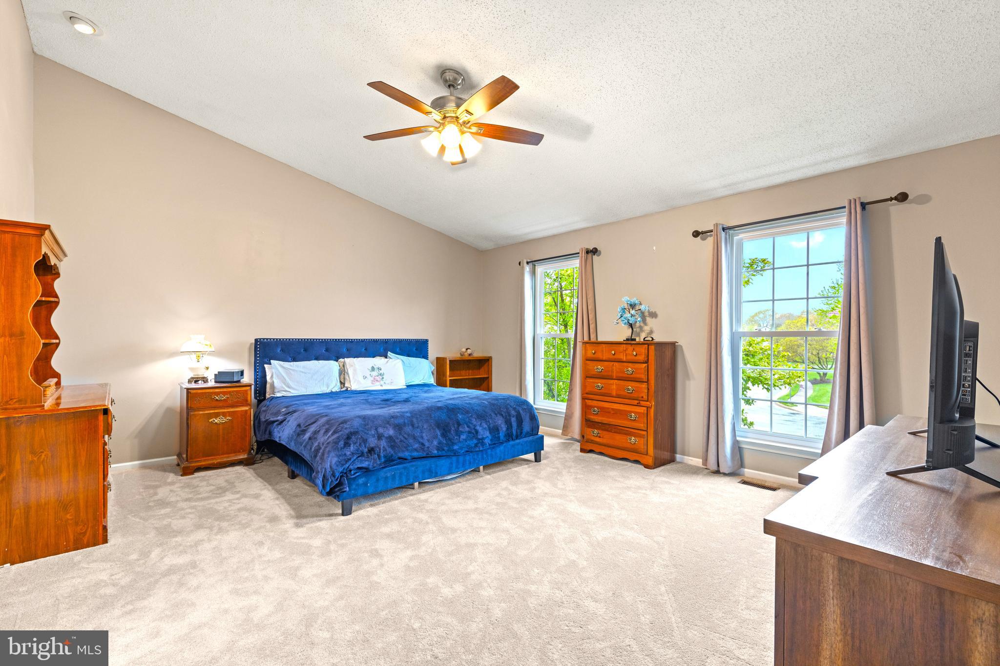 9553 Oakenshaw Dr