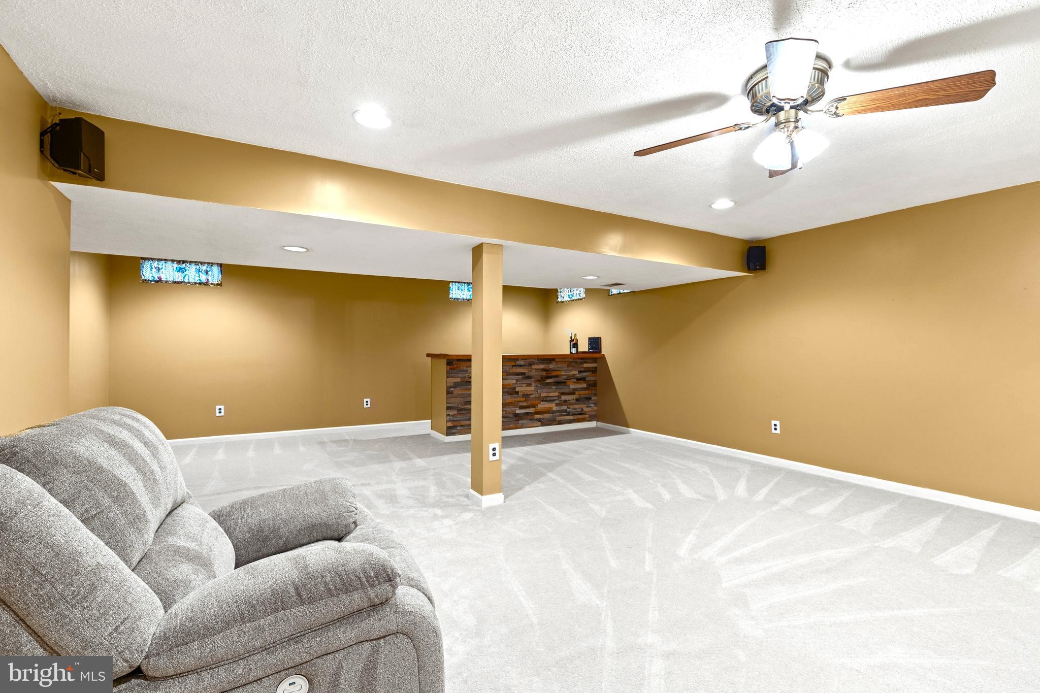 9553 Oakenshaw Dr