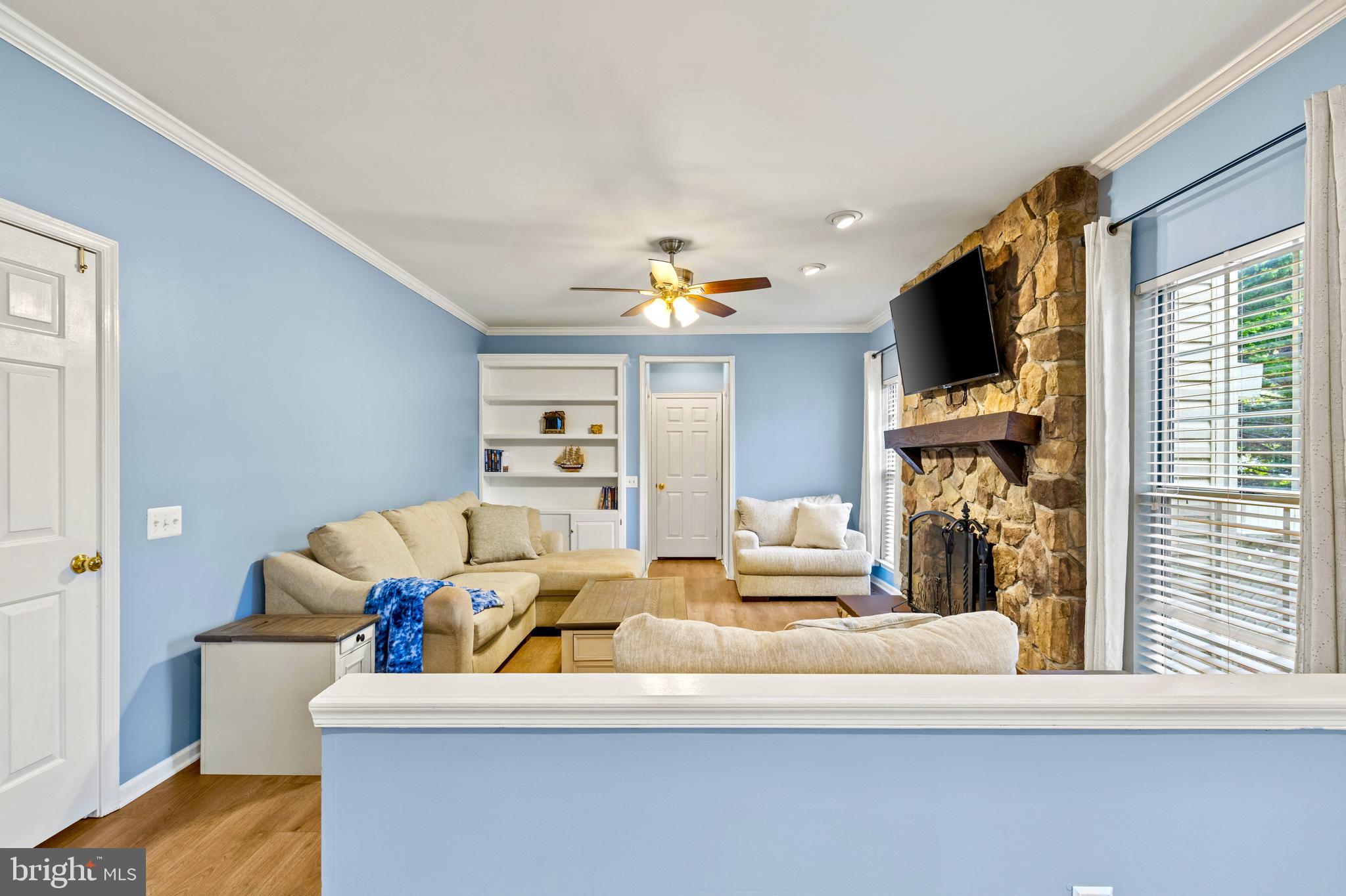 9553 Oakenshaw Dr