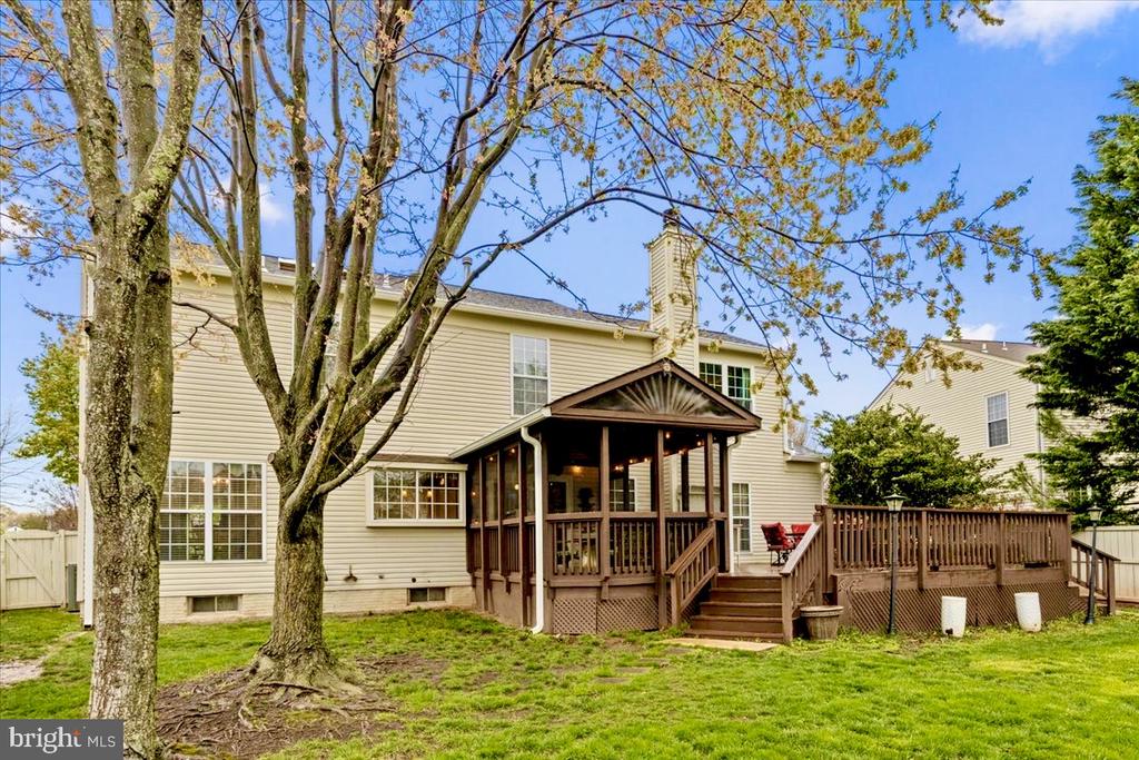 9553 Oakenshaw Dr