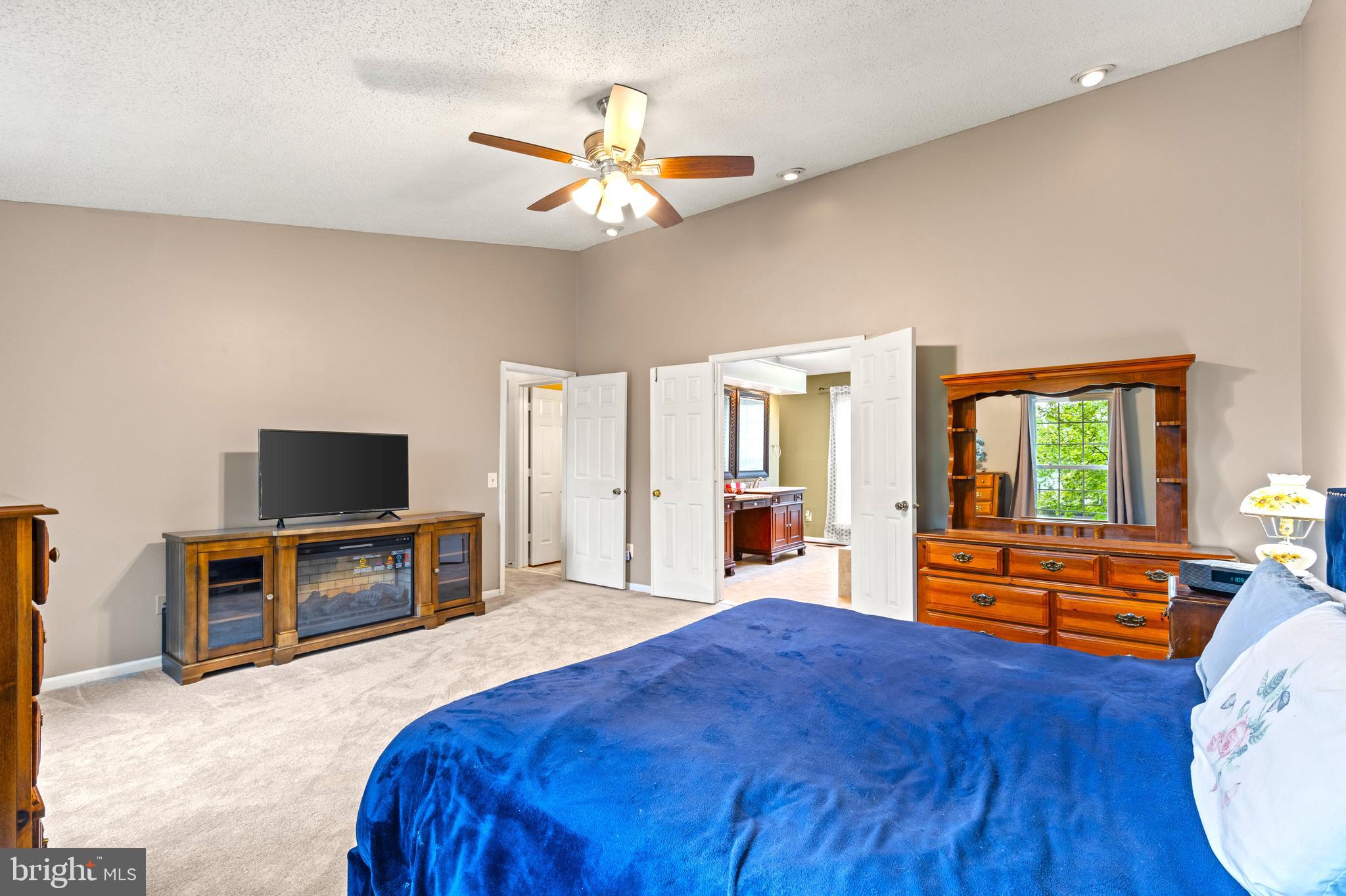 9553 Oakenshaw Dr