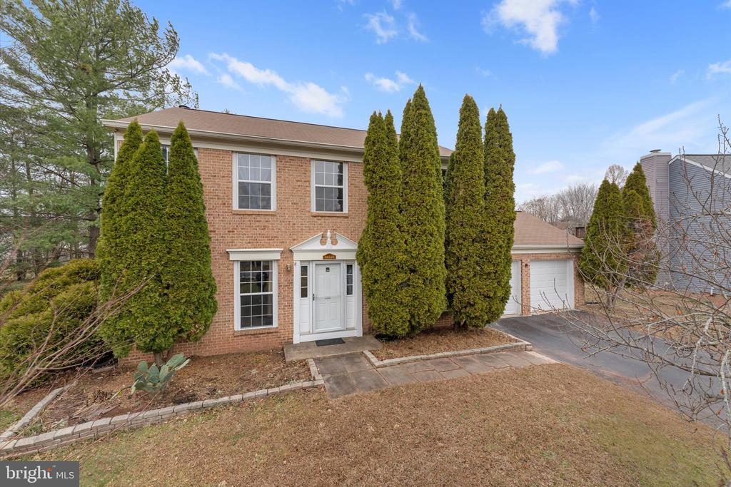 10140 FOREST HILL CIRCLE