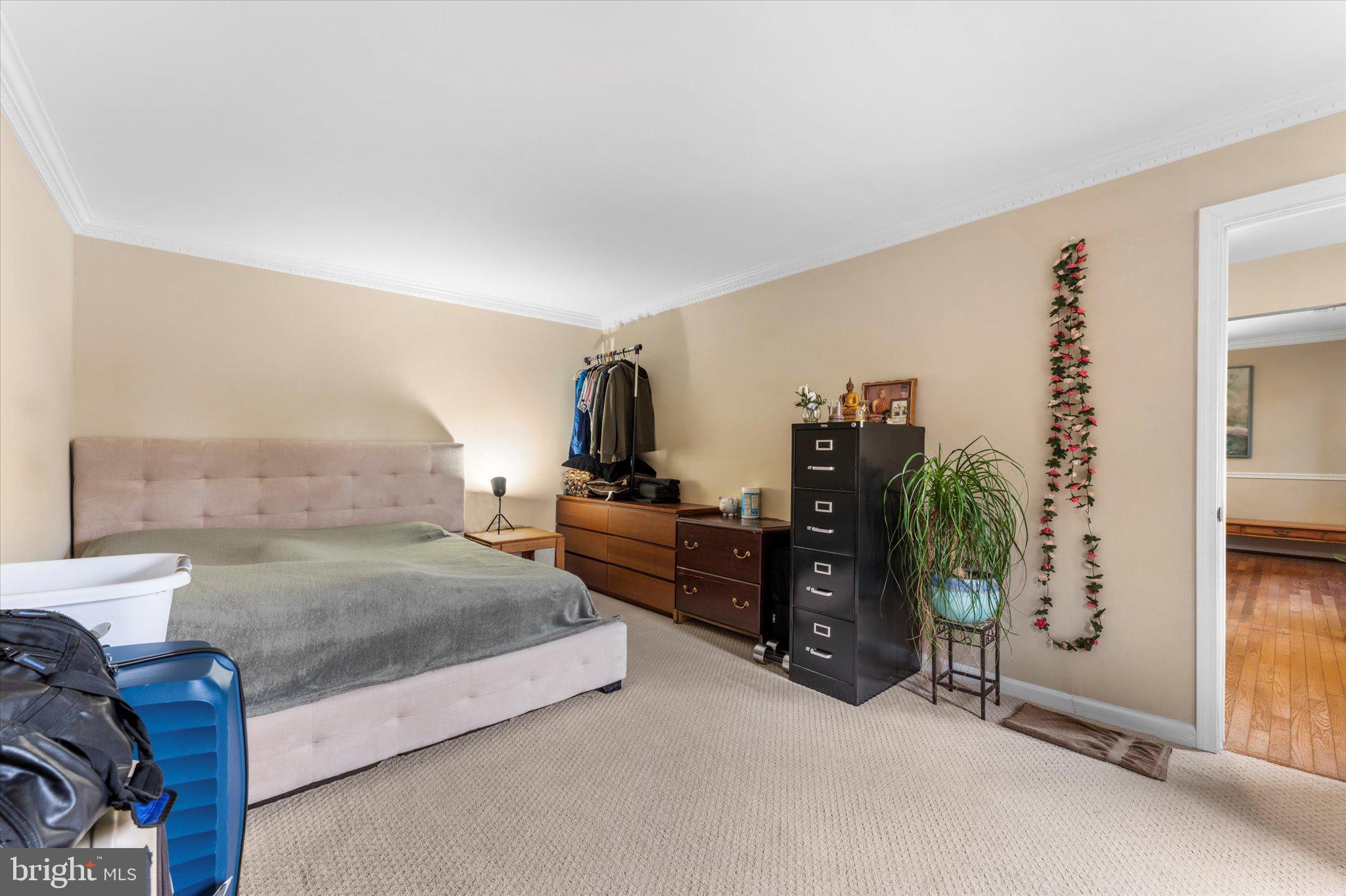 10140 FOREST HILL CIRCLE