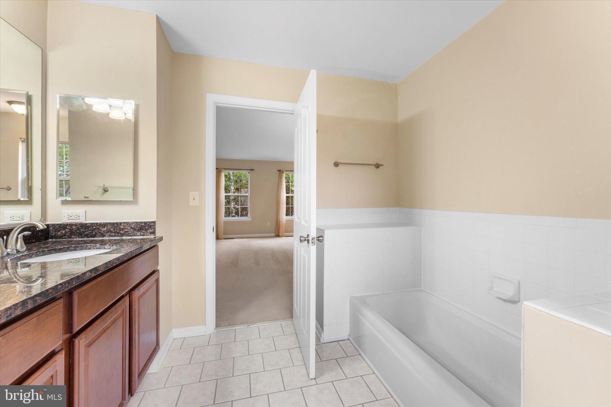 10140 FOREST HILL CIRCLE