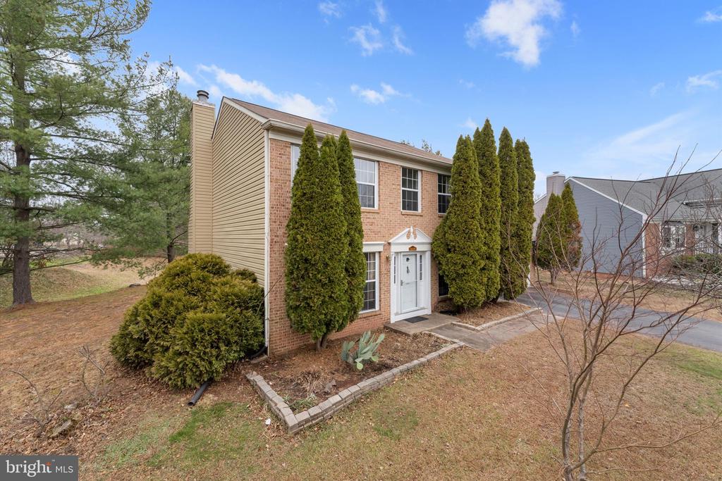 10140 FOREST HILL CIRCLE