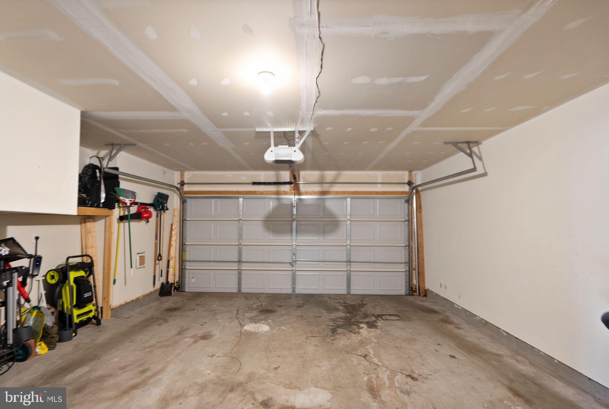 10226 FOUNTAIN CIRCLE