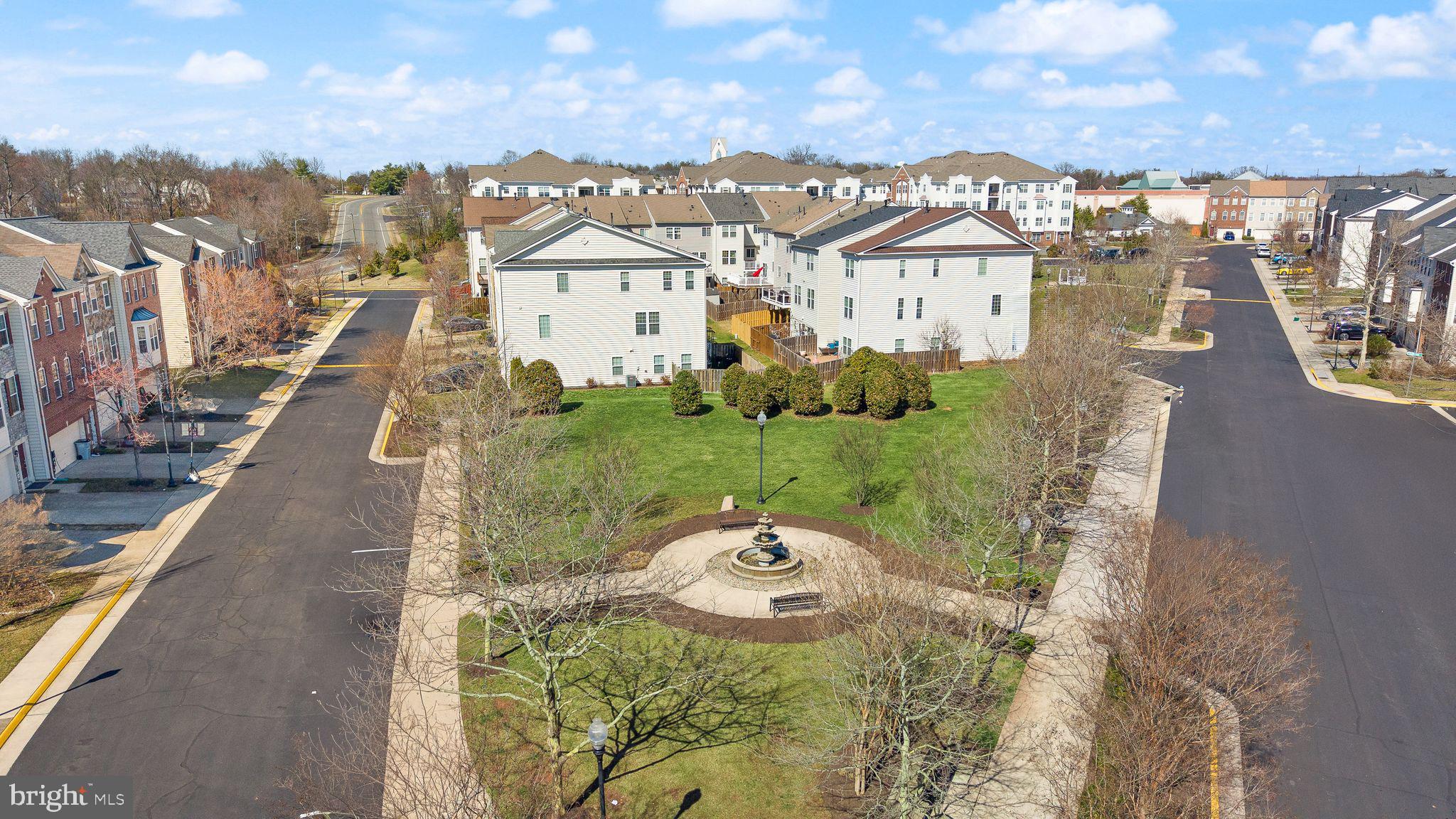 10226 FOUNTAIN CIRCLE