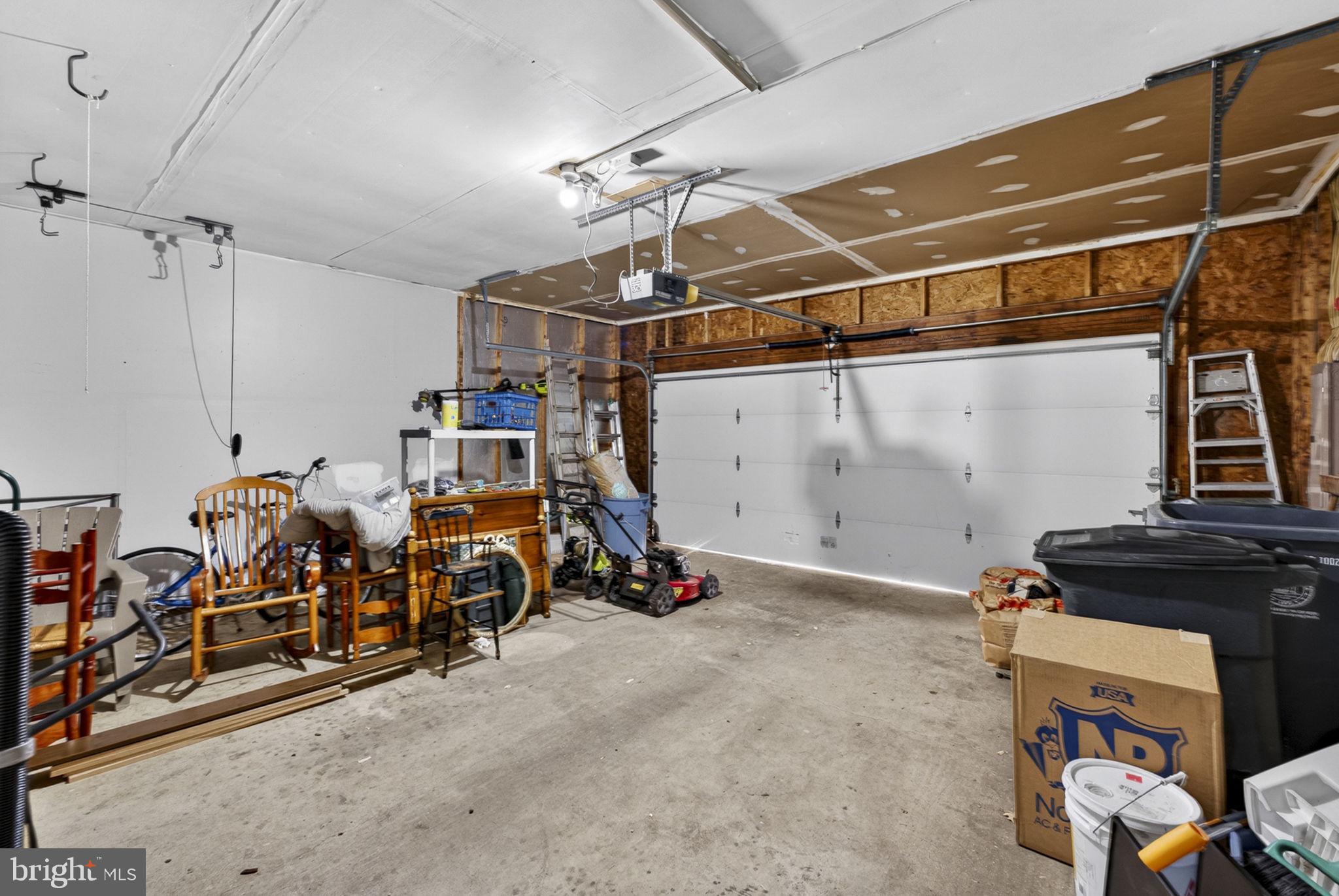 9516 OAKENSHAW DRIVE