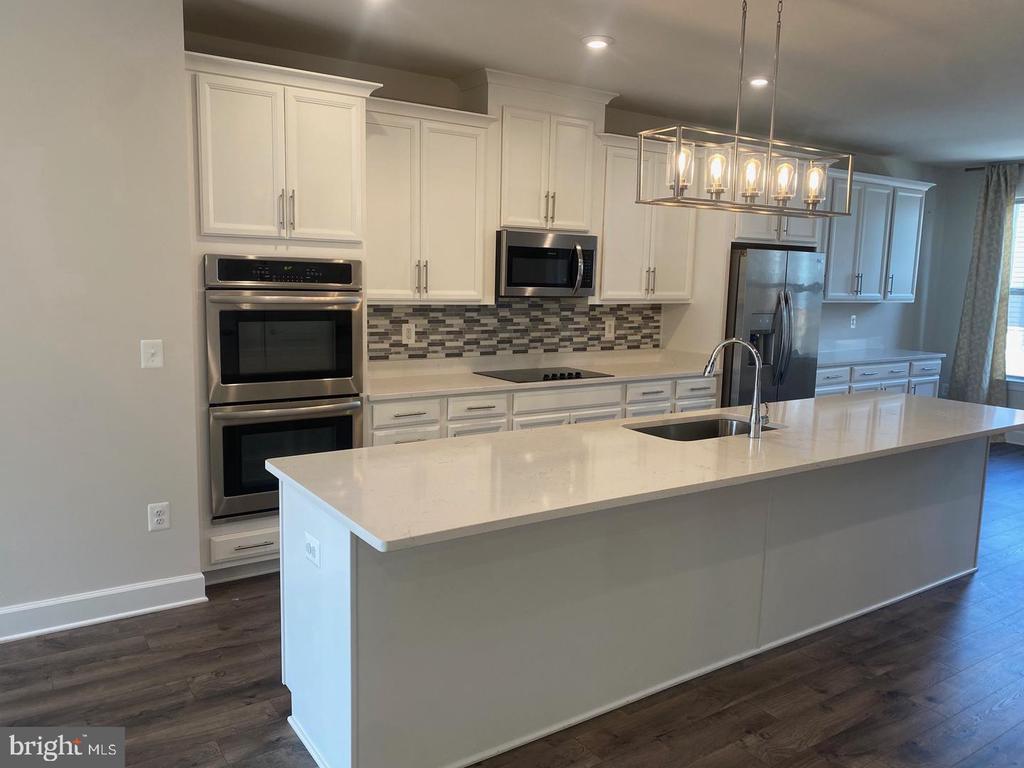 10587 RATCLIFFE TRL