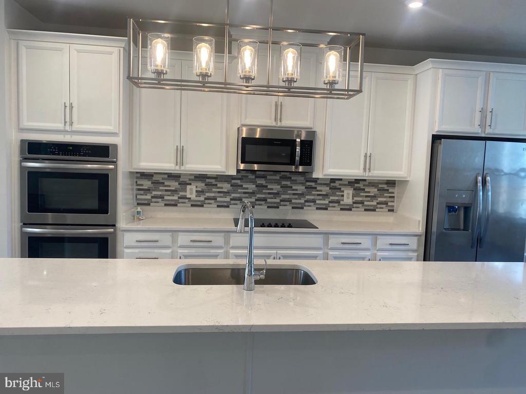 10587 RATCLIFFE TRL