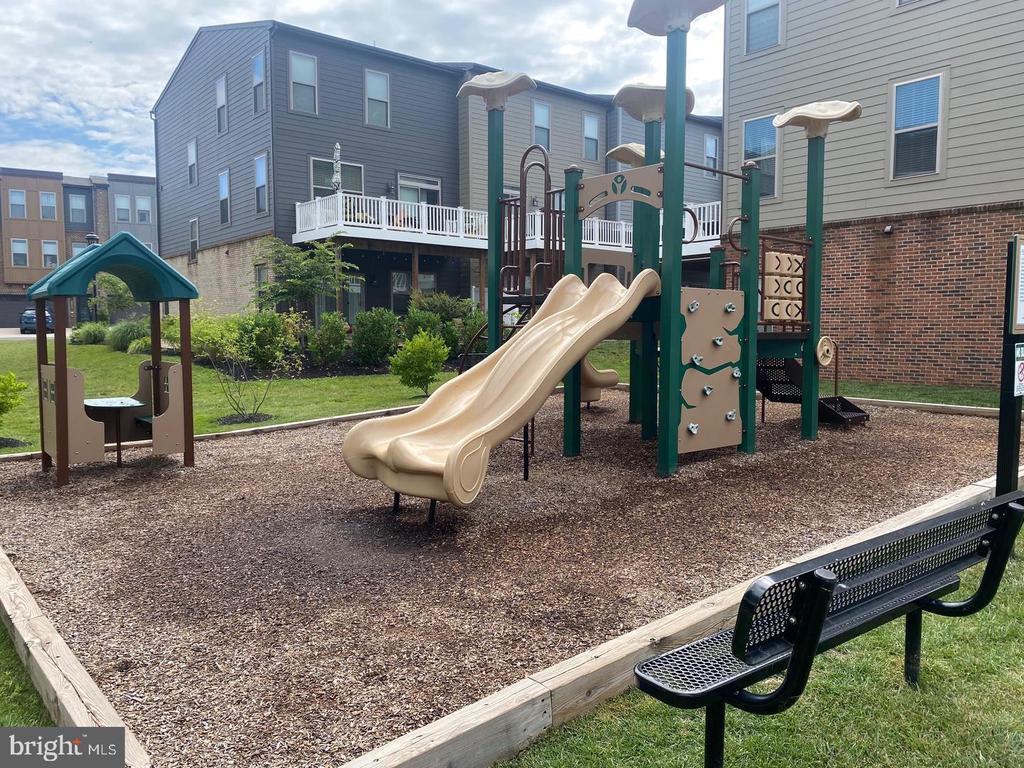 10587 RATCLIFFE TRL
