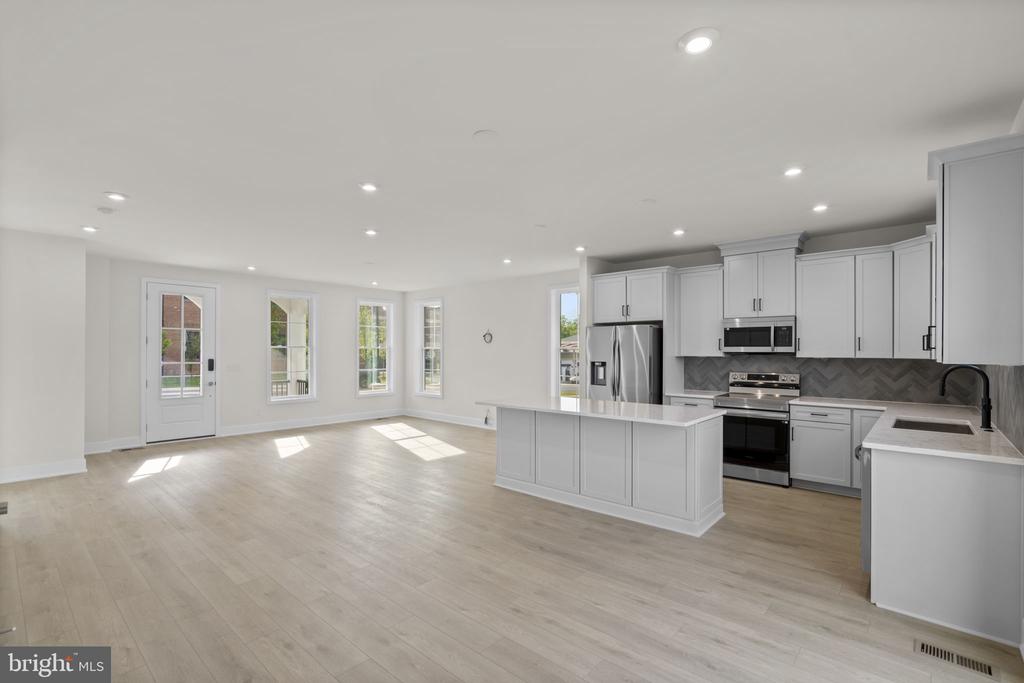 2 GRANT AVENUE Unit: TAYLOR 28-R2