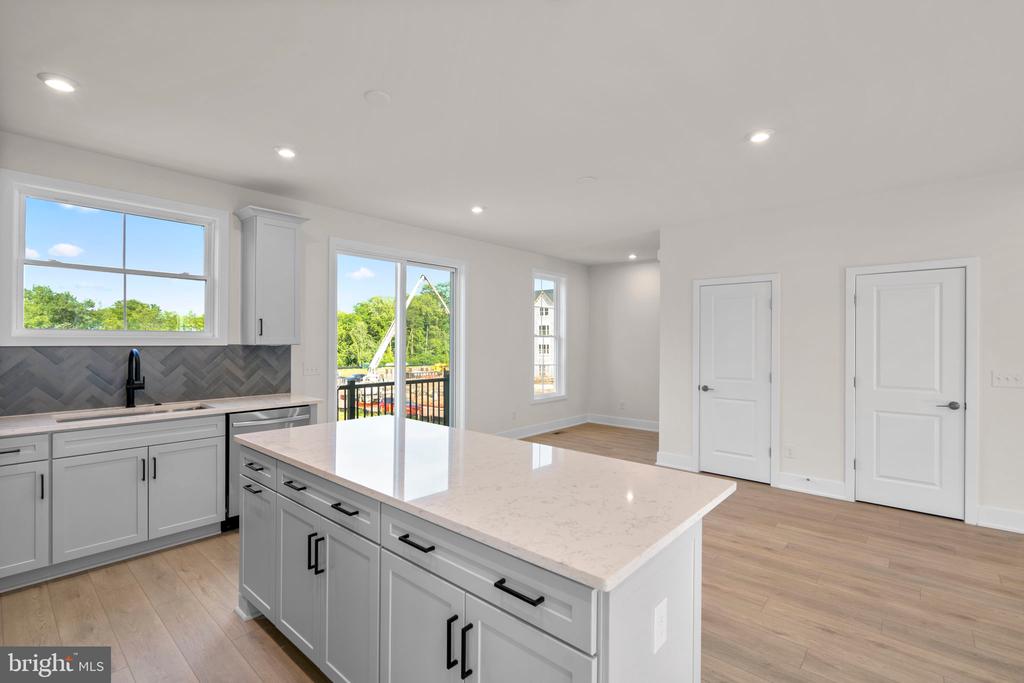 2 GRANT AVENUE Unit: TAYLOR 28-R2