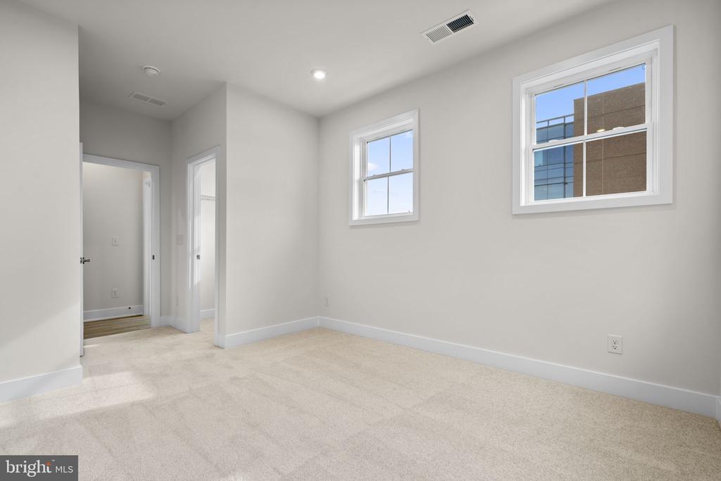2 GRANT AVENUE Unit: TAYLOR 28-R2