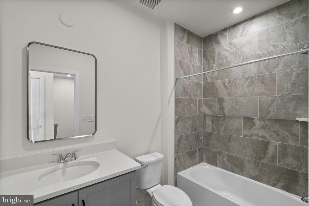 2 GRANT AVENUE Unit: TAYLOR 28-R2