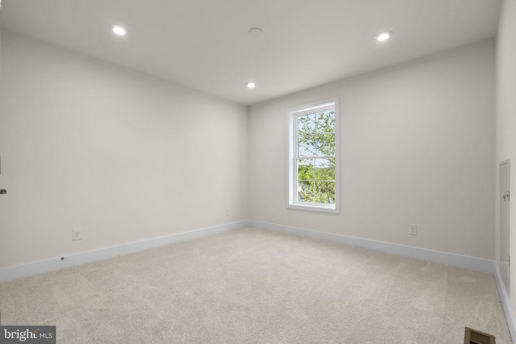 2 GRANT AVENUE Unit: TAYLOR 28-R2