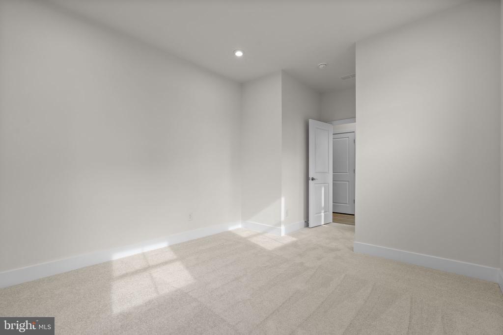 2 GRANT AVENUE Unit: TAYLOR 28-R2