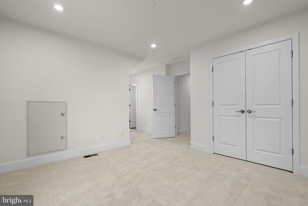 2 GRANT AVENUE Unit: TAYLOR 28-R2