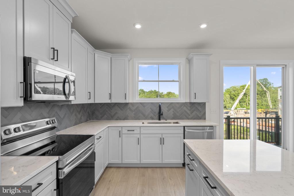 2 GRANT AVENUE Unit: TAYLOR 28-R2