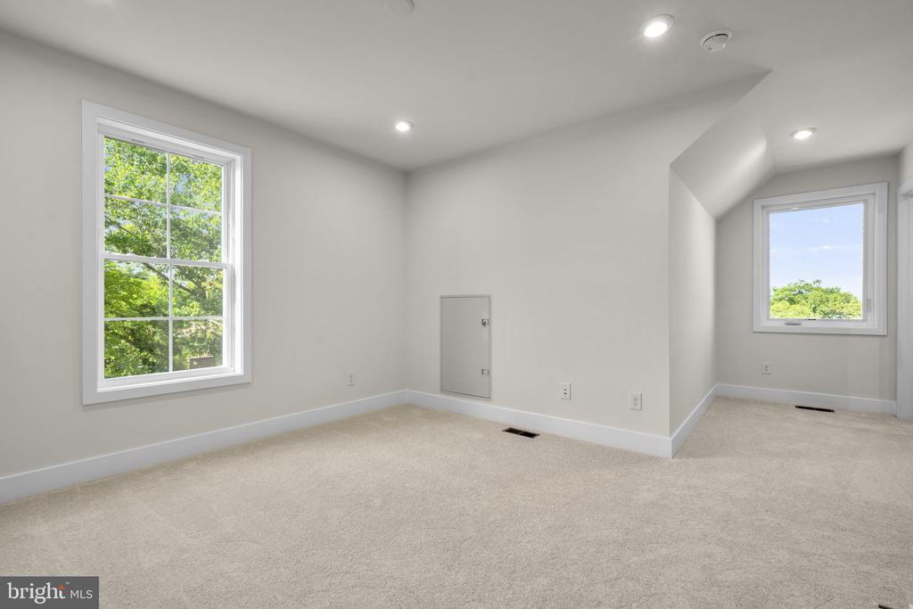 2 GRANT AVENUE Unit: TAYLOR 28-R2