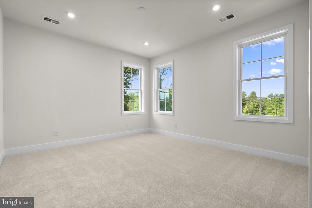 2 GRANT AVENUE Unit: TAYLOR 28-R2