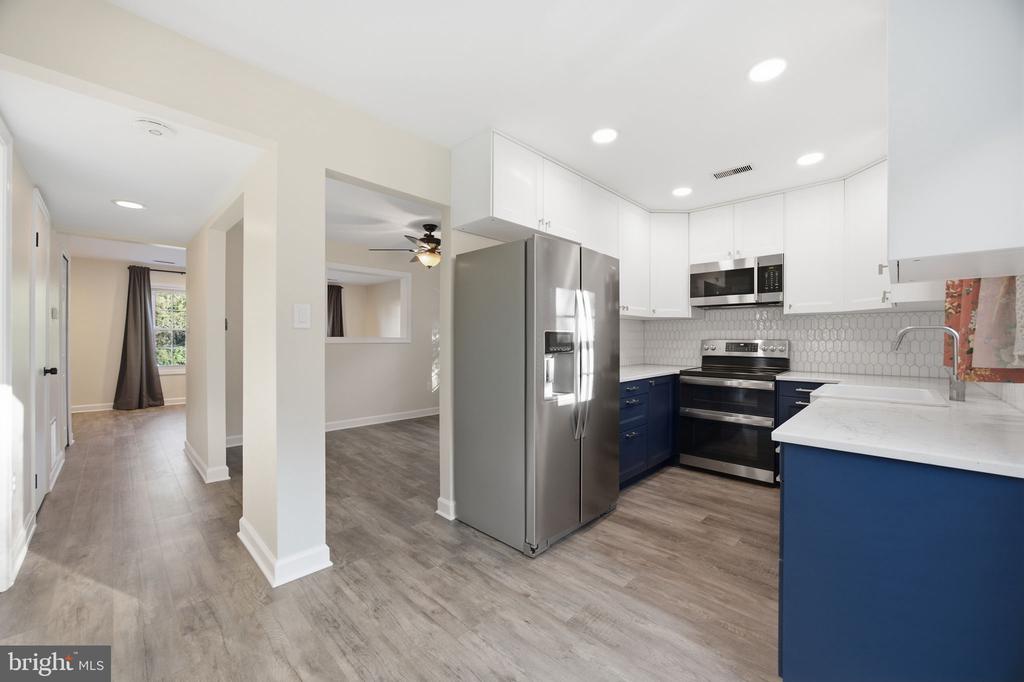 8650 POINT OF WOODS DRIVE