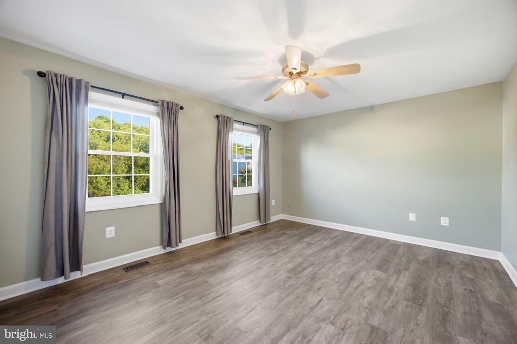 8650 POINT OF WOODS DRIVE