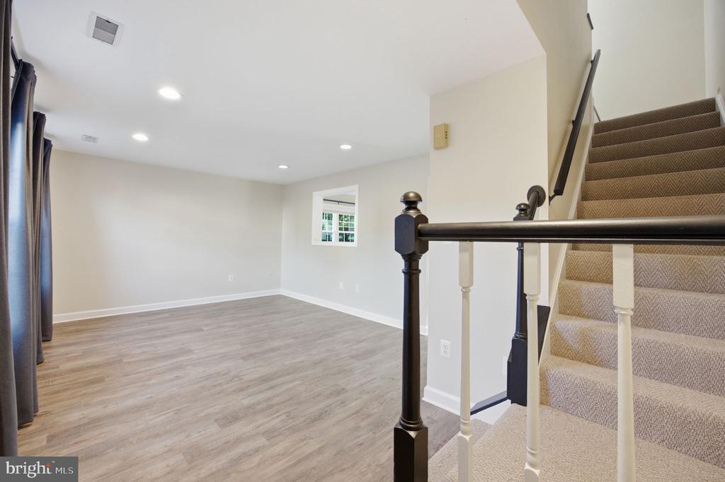 8650 POINT OF WOODS DRIVE
