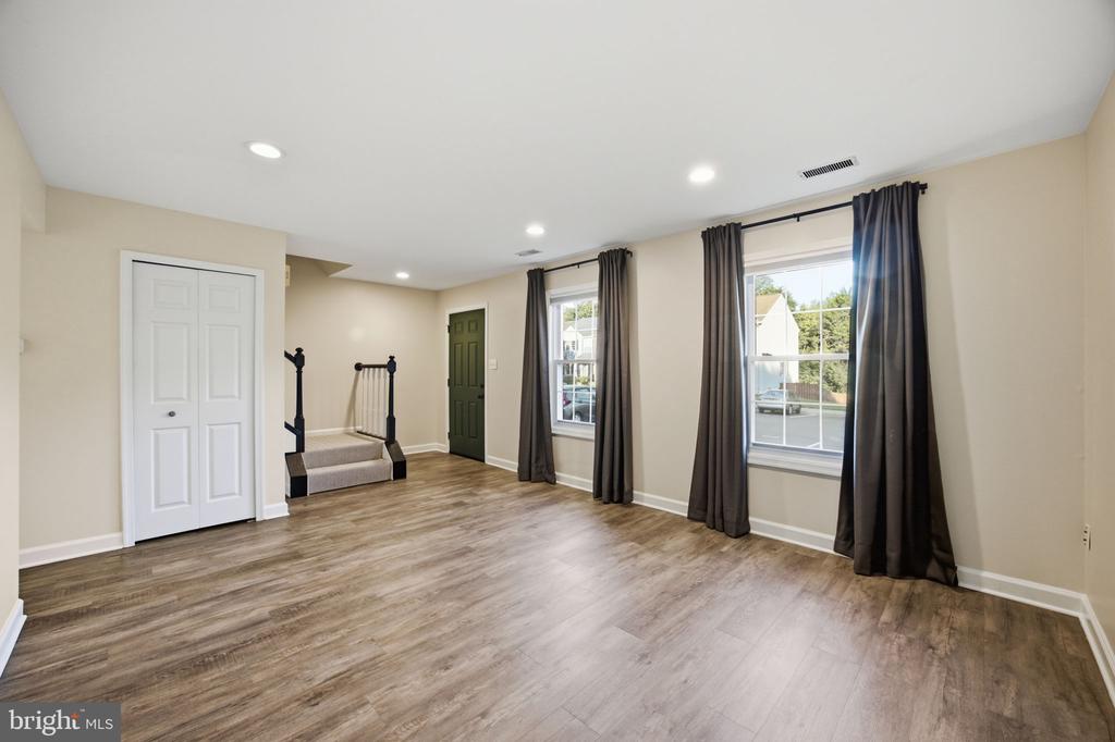 8650 POINT OF WOODS DRIVE