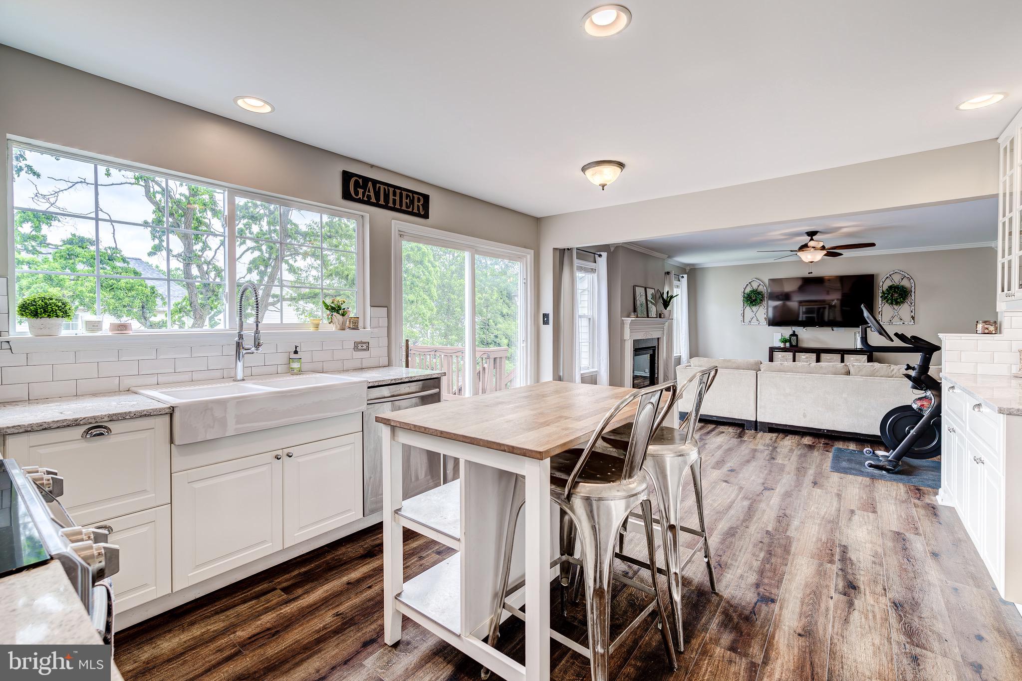 9403 Sonia Ct