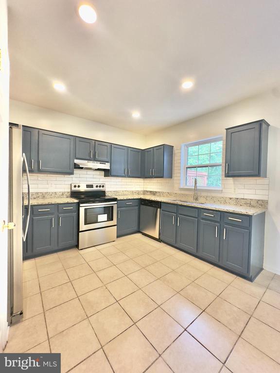 9464 BLACK HAWK CT