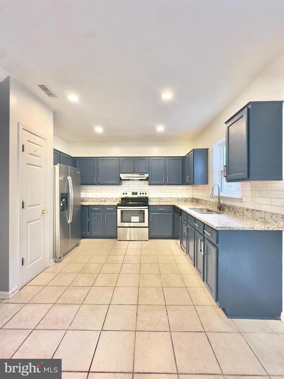 9464 BLACK HAWK CT