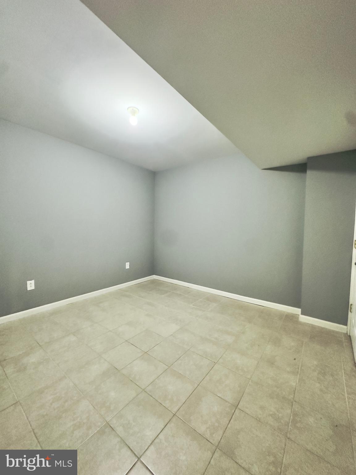 9464 BLACK HAWK CT