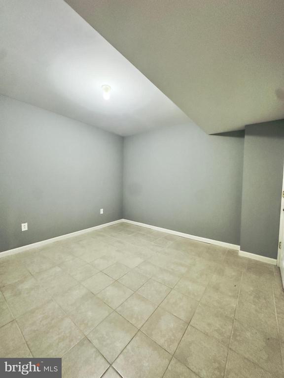 9464 BLACK HAWK CT