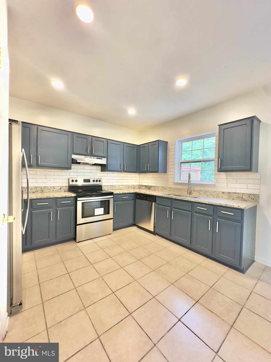 9464 BLACK HAWK CT