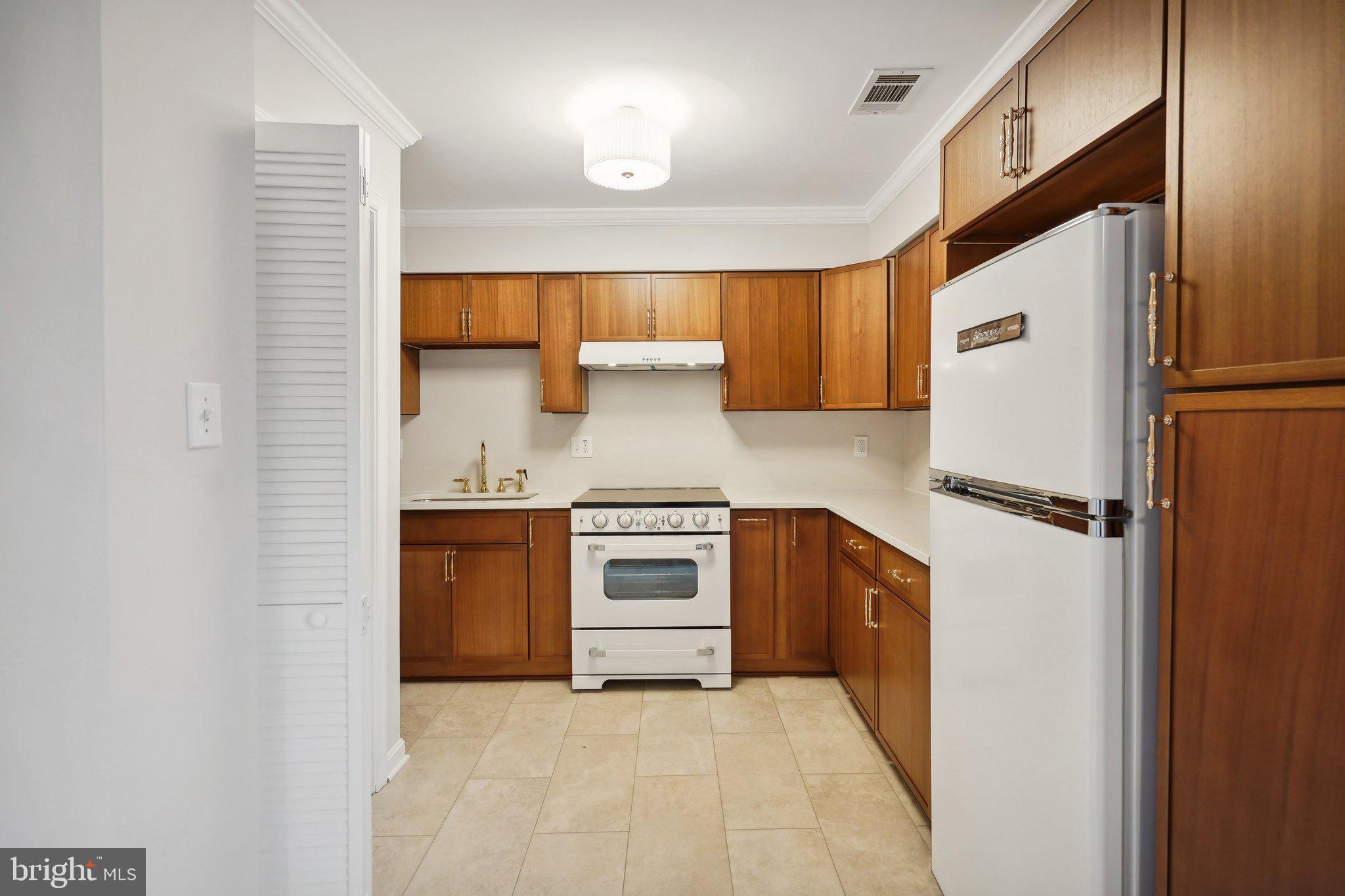 8301 Sunnyside Ct