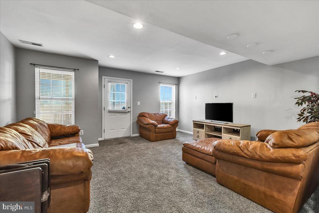 9208 Greenshire Dr
