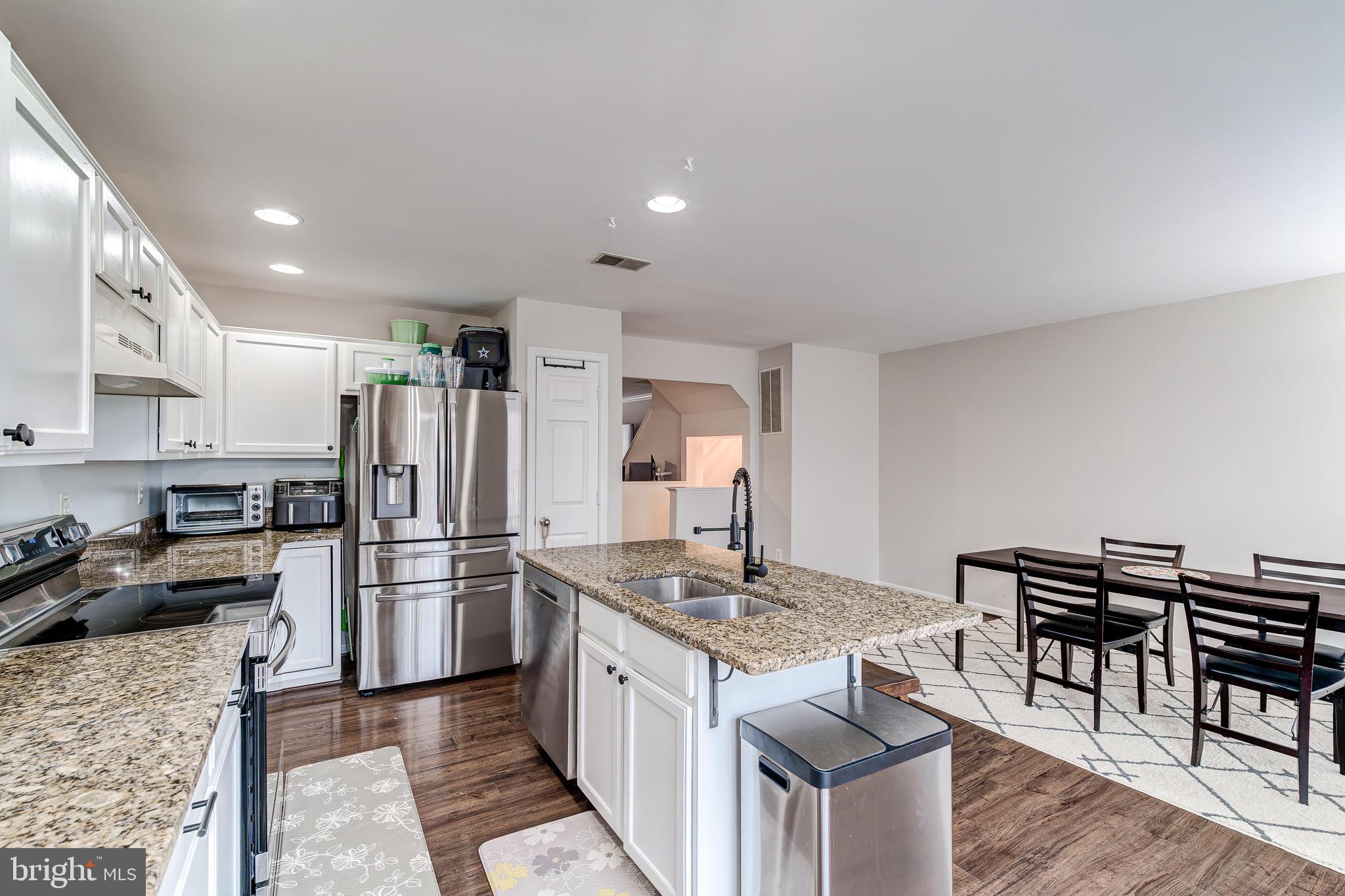 9433 Lanae Ln