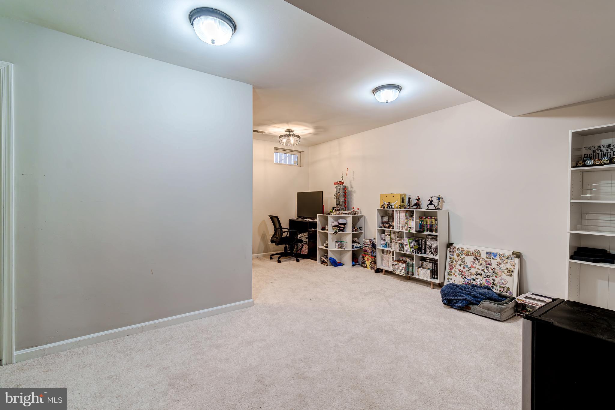 9433 Lanae Ln